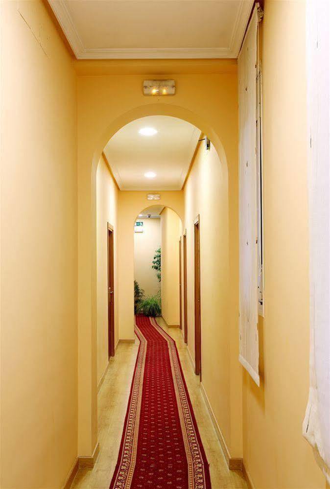 Hostal Silserranos Madri Exterior foto