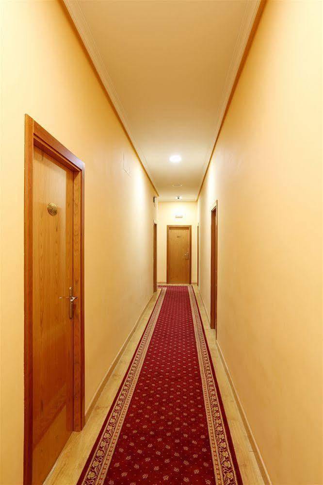 Hostal Silserranos Madri Exterior foto